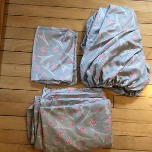 Sheet set—eiffel tower and roses